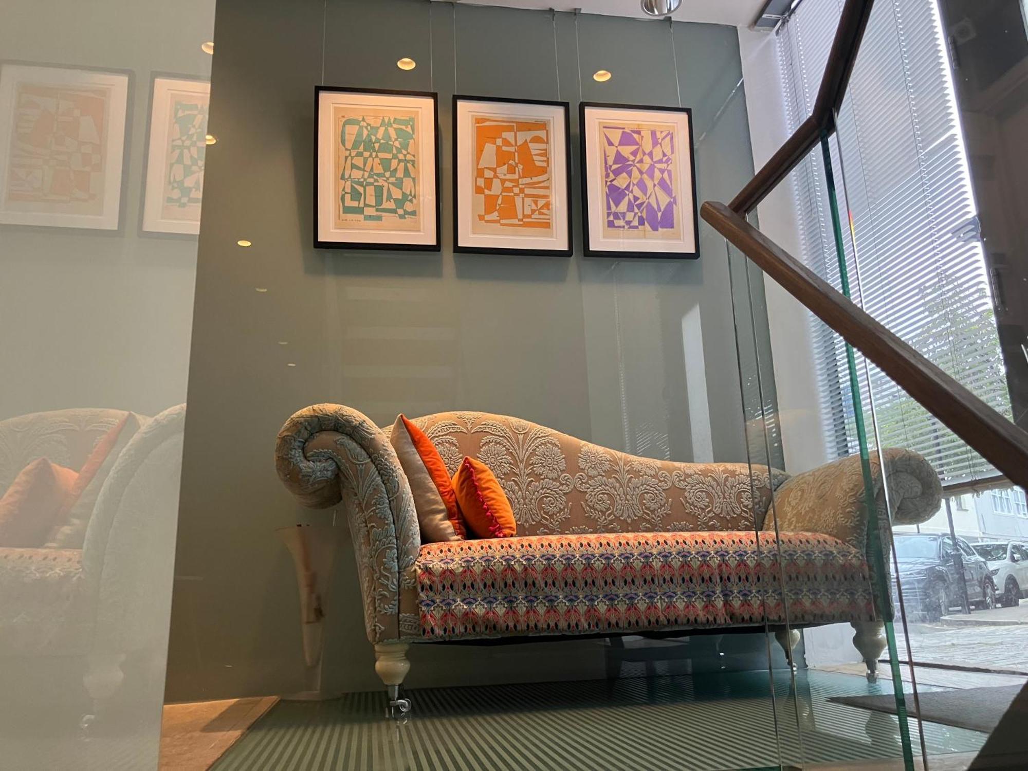 Modern Self-contained Ground And Basement Apartament Londra