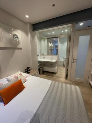 Modern Self-contained Ground And Basement Apartament