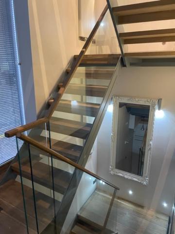 Modern Self-contained Ground And Basement Apartament Londra